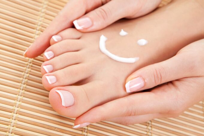 Topical remedies will help get rid of nail fungus